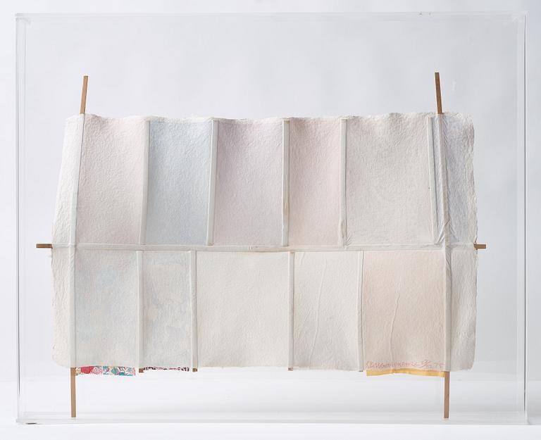 ROBERT RAUSCHENBERG, multiple, handmade paper/bamboo/fabric, signerad 22/32. Dated 1975.