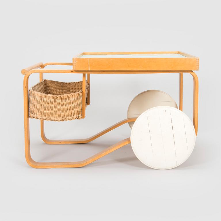 Alvar Aalto, serveringsvagn, modell 100, O.Y Huonekalu-ja Rakennustyötehdas A.B. tidigt 1950-tal.
