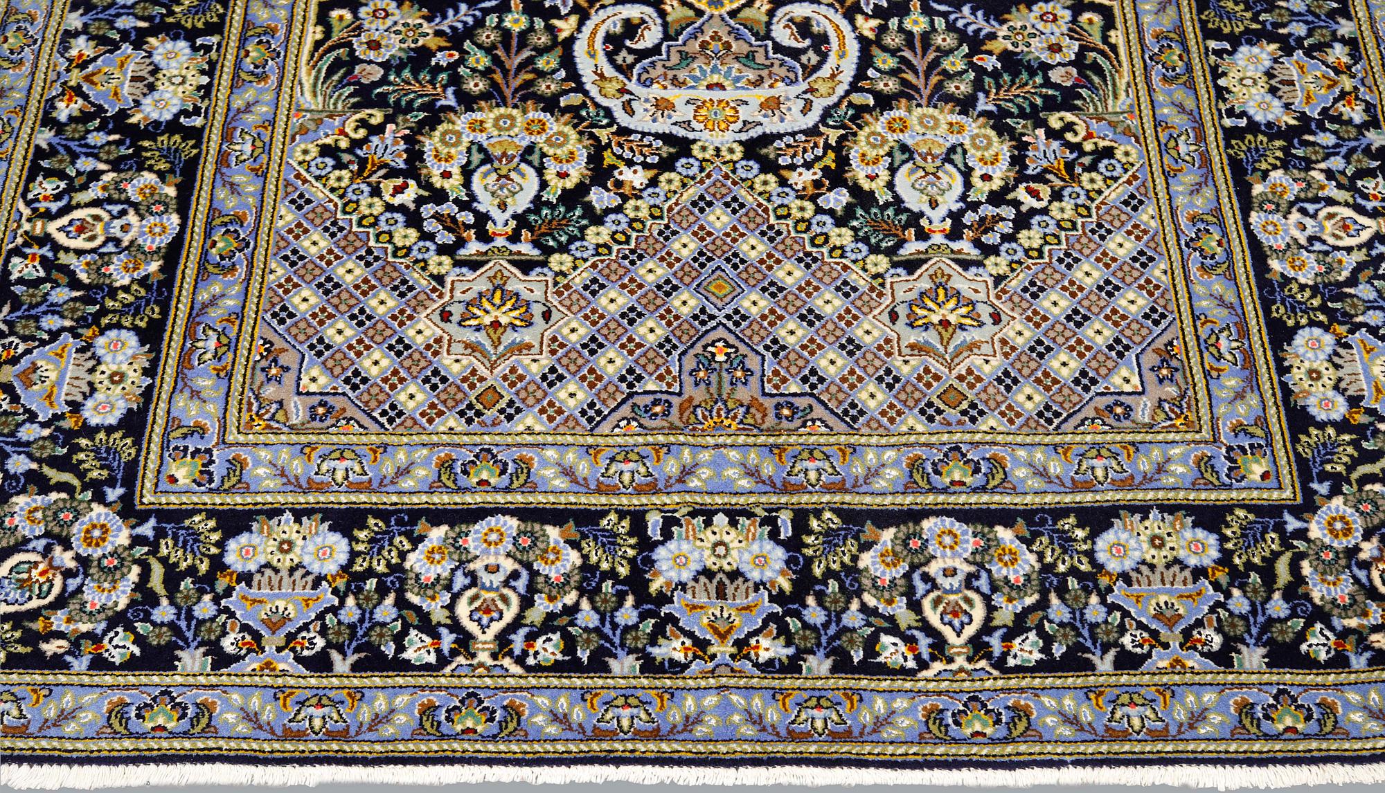 A Kashan rug, ca 206 x 143 cm.