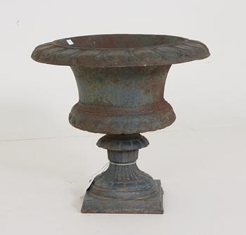 TRÄDGÅRDSURNA, gjutjärn.