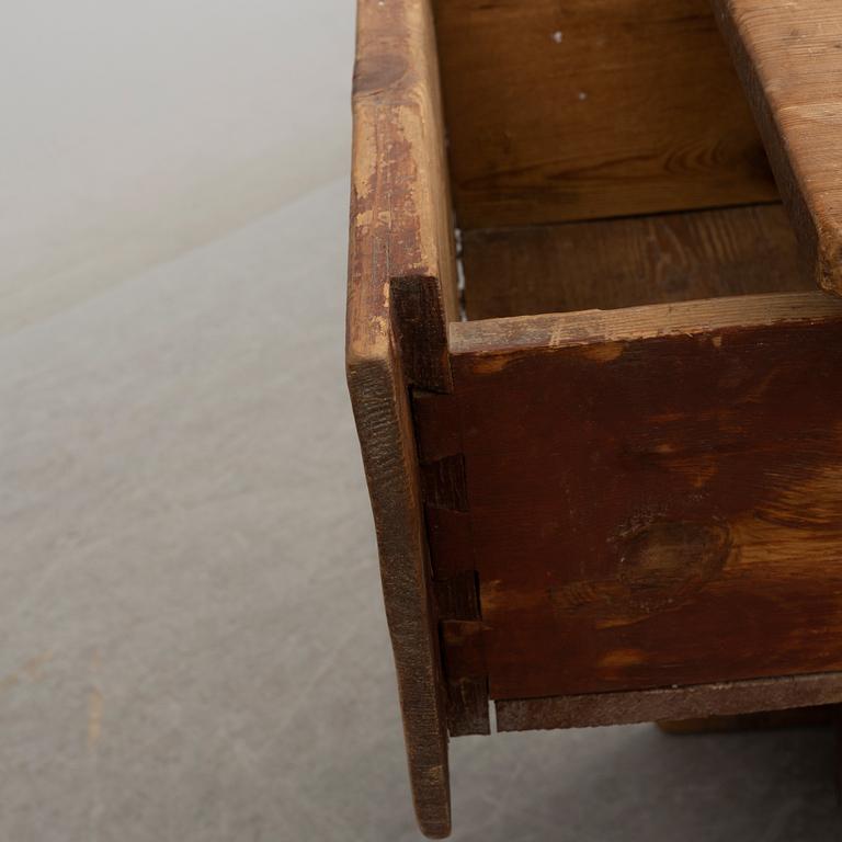 A painted pine gate leg table, 19th Century.