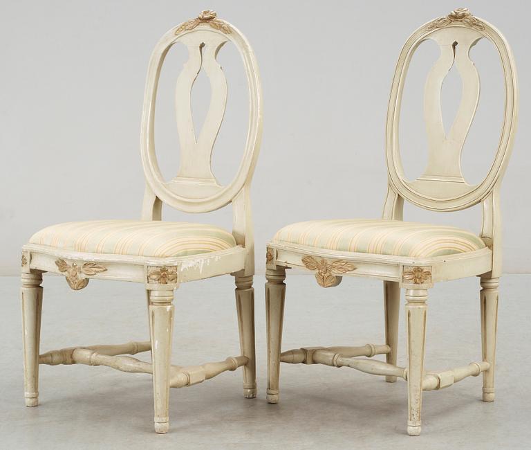 STOLAR, 2 st, snarlika, gustaviansk, 1700-tal samt gustaviansk stil 1900-tal.
