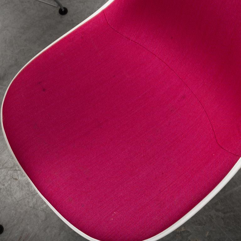 CHARLES AND RAY EAMES, six DSR chairs, Vitra, 2012.