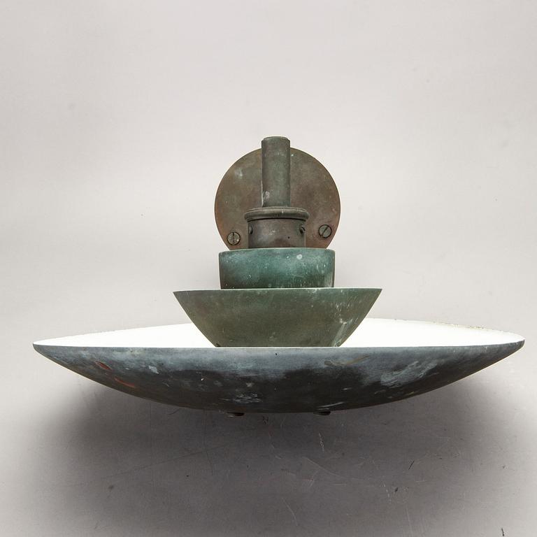POUL HENNINGSEN, vägglampa för utomhusbruk, "PH", Louis Poulsen, Danmark.