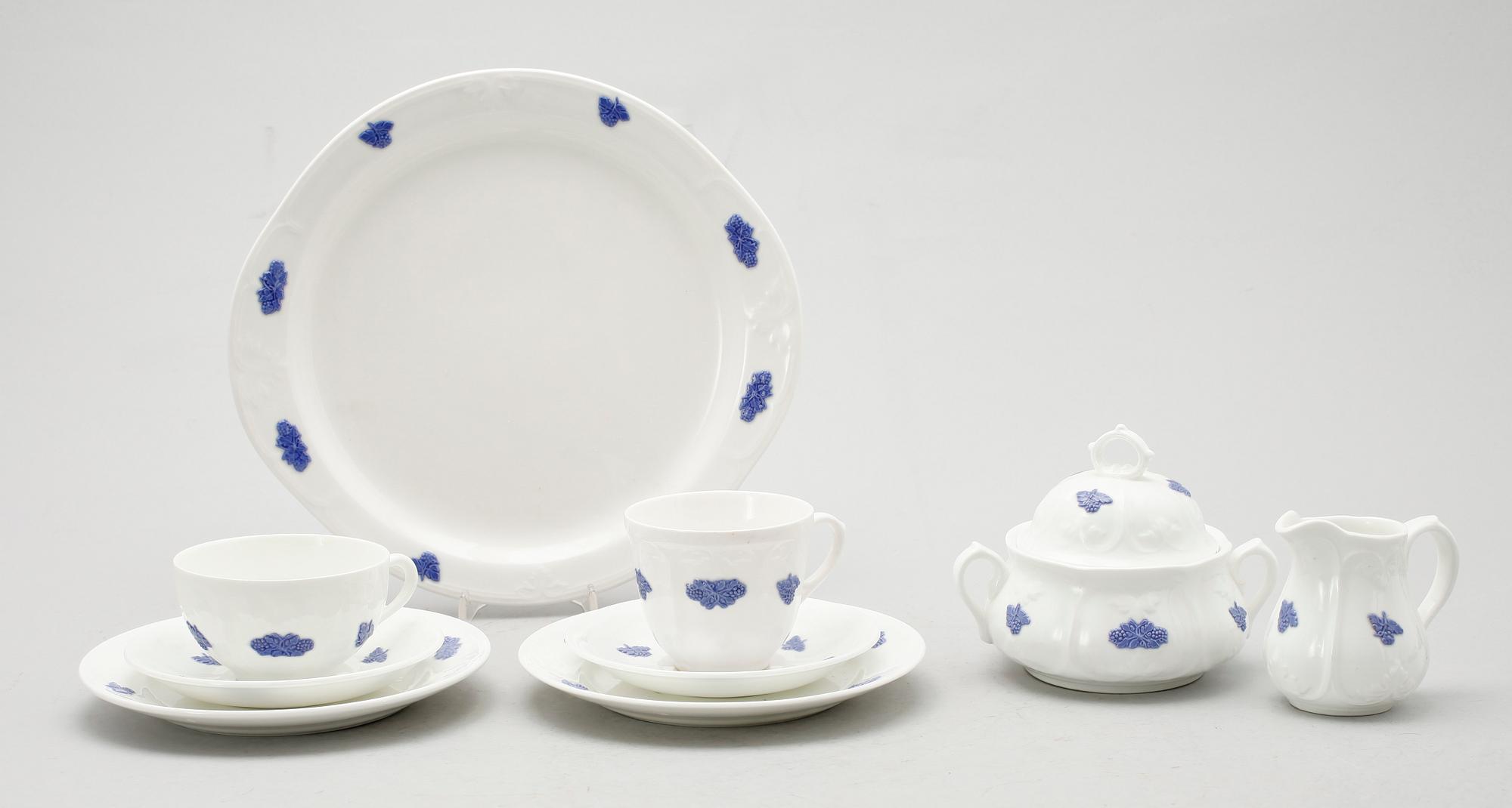 TE- OCH KAFFESERVIS, 40 del, porslin, "Blå Blom", Gustavsberg.