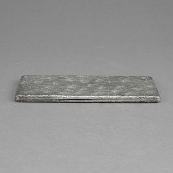 CIGARETTETUI, silver, Japan, 1900-talets första hälft. Vikt 209.