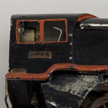 18 parts of modelltrains including Märklin, Bing Wercke, Karl Bub Germany, first half of the 20th century.
