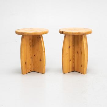 A pair of pine wood stools, mid/second half of the 20th century.