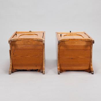 Louis Sparre, nattduksbord, 2 st, Aktiebolaget Iris, Borgå. Omkring 1900.