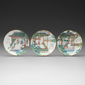 296. Three enamelled porcelain dishes, Qing dynasty with Daoguangs seal mark and period (1820-50).