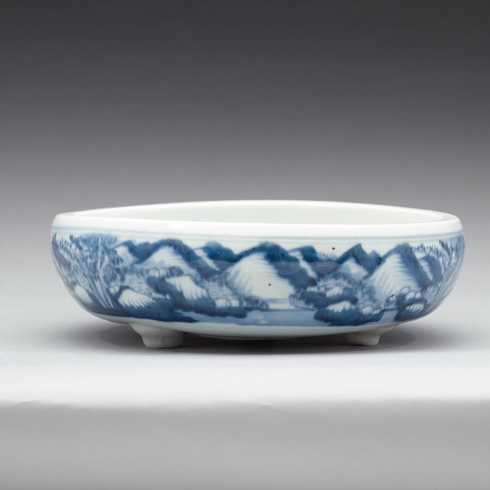 A blue and white censer, Qing dynasty (1644-1912).