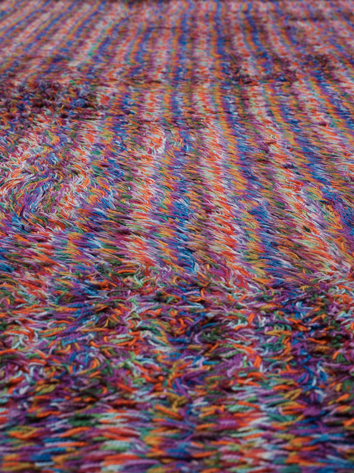 MATTA. Maskinvävd rya. 377,5 x 232,5 cm.