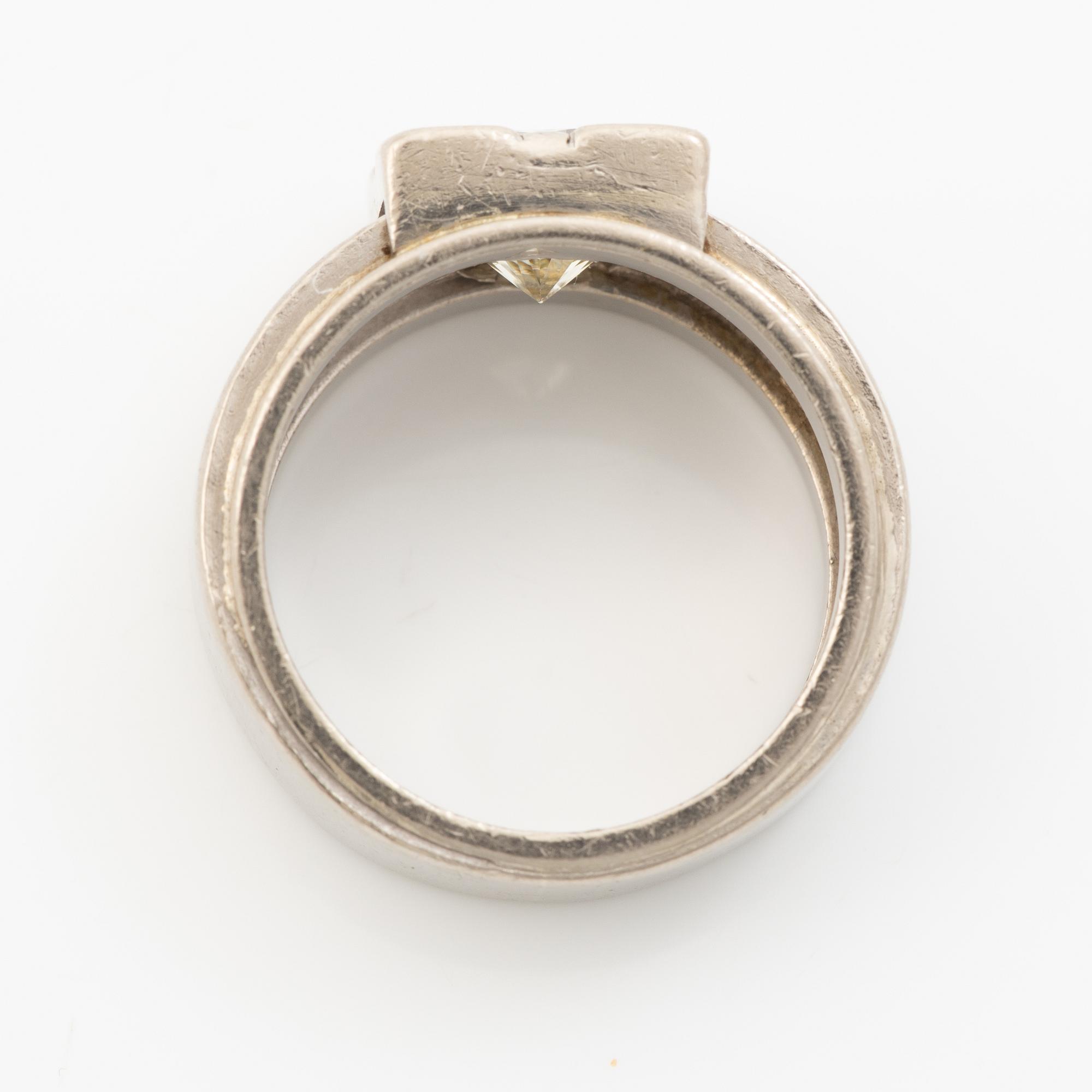 Ring, 18K white gold with a brilliant-cut diamond weighing 1.52 ct.