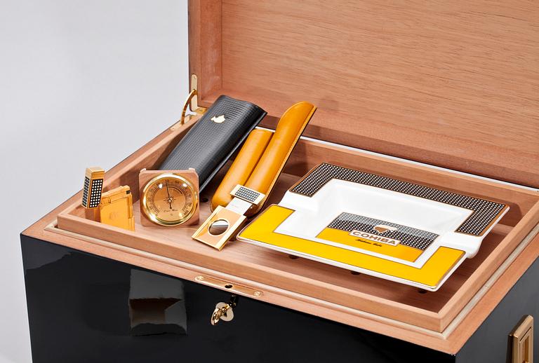 CIGARRSHATULL/HUMIDOR, Cohiba, 2000-tal.