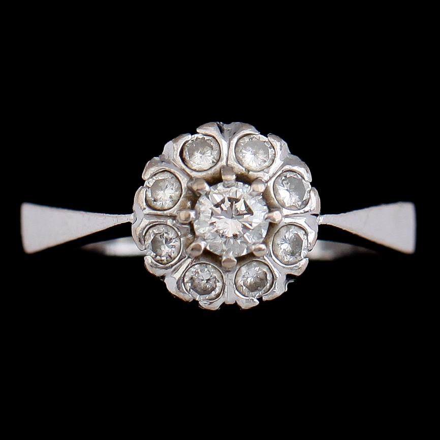 RING, 18 k vitguld, med diamanter, 0.50 ct WP enligt gravyr. Total vikt ca 4 gram.