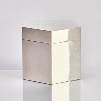 Wiwen Nilsson, a box with lid, sterling silver, Lund 1962.