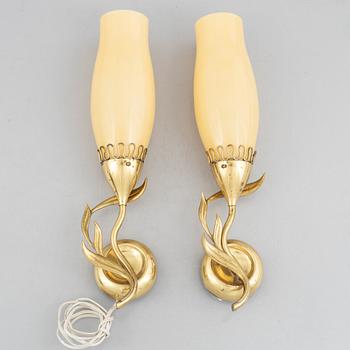 Mauri Almari, a pair of model '71020' wall lights, Idman, mid 20th century.