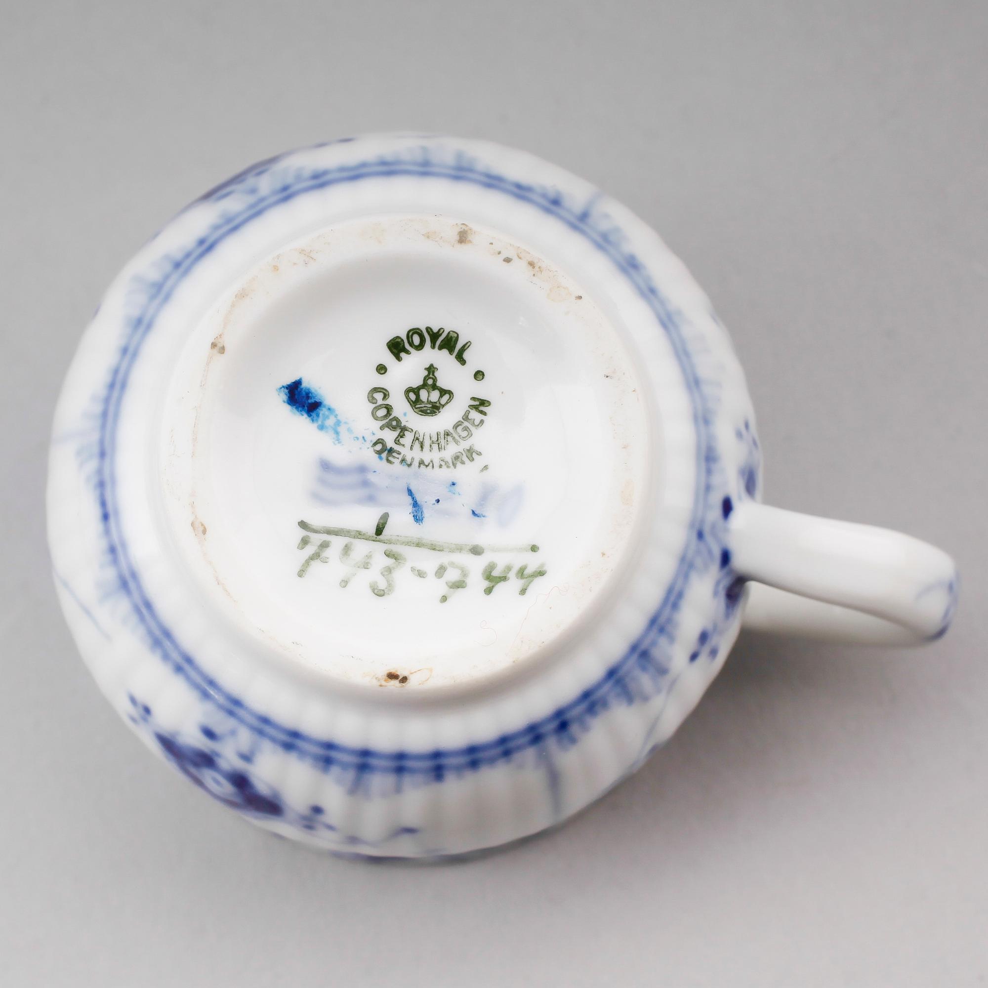 CREMEKOPPAR MED LOCK, 8 st, porslin, Royal Copenhagen.