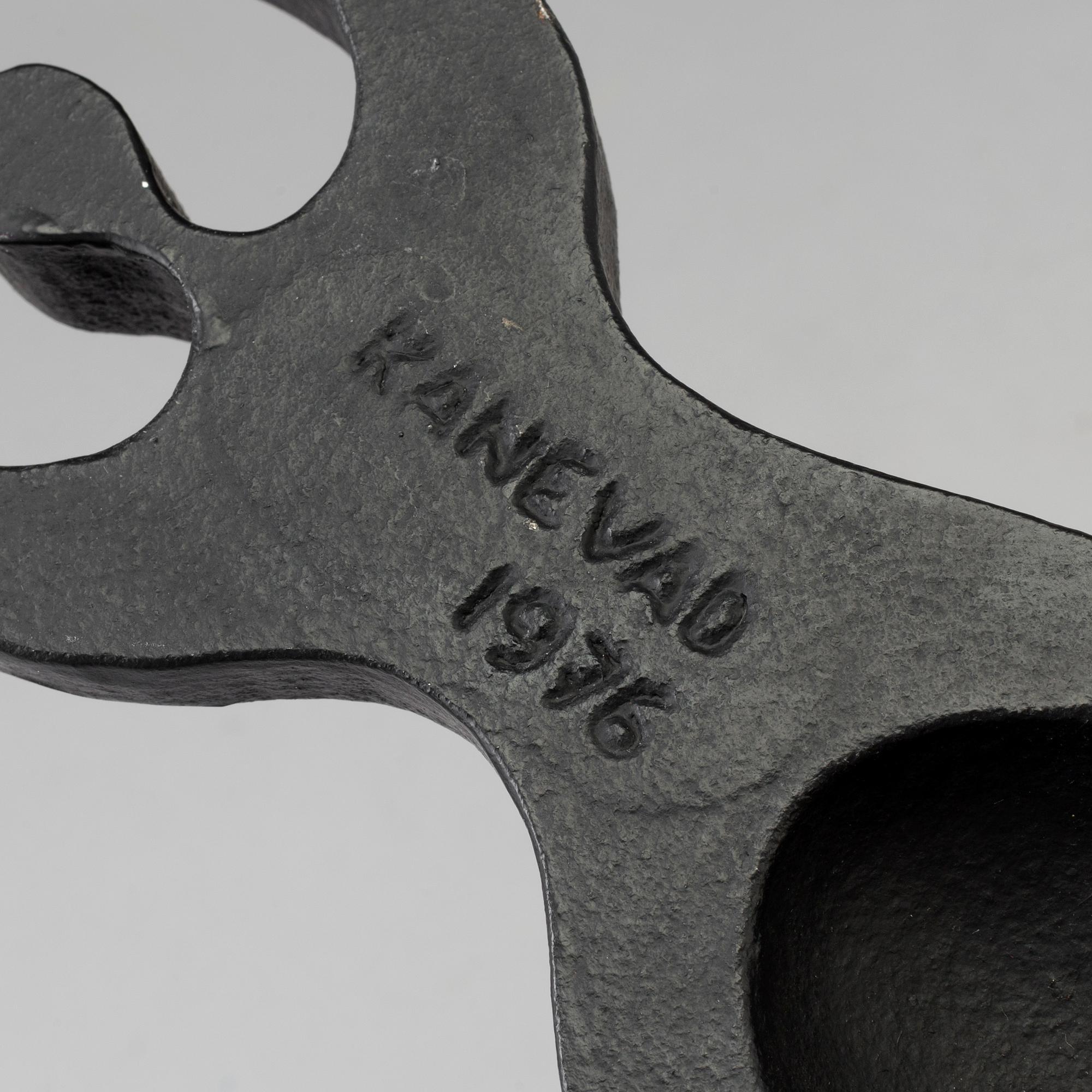 GUNNAR KANEVAD, sculpture, cast iron, signed and dated 1973.