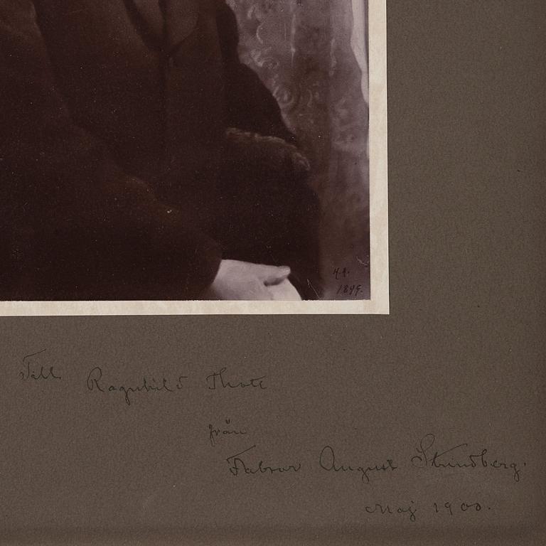 FOTOGRAFI, föreställande August Strindberg, av Herman Andersson 1899.