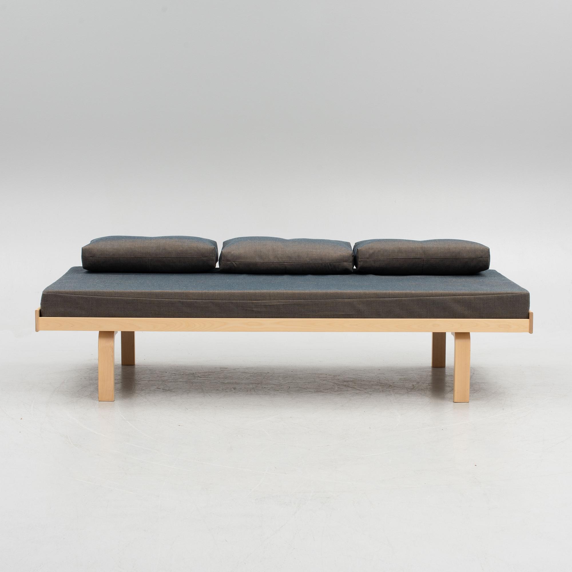 Alvar Aalto, Daybed 710 for Artek.