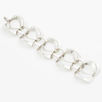Theresia Hvorslev, a bracelet, silver, Falköping 1972. For Alton.