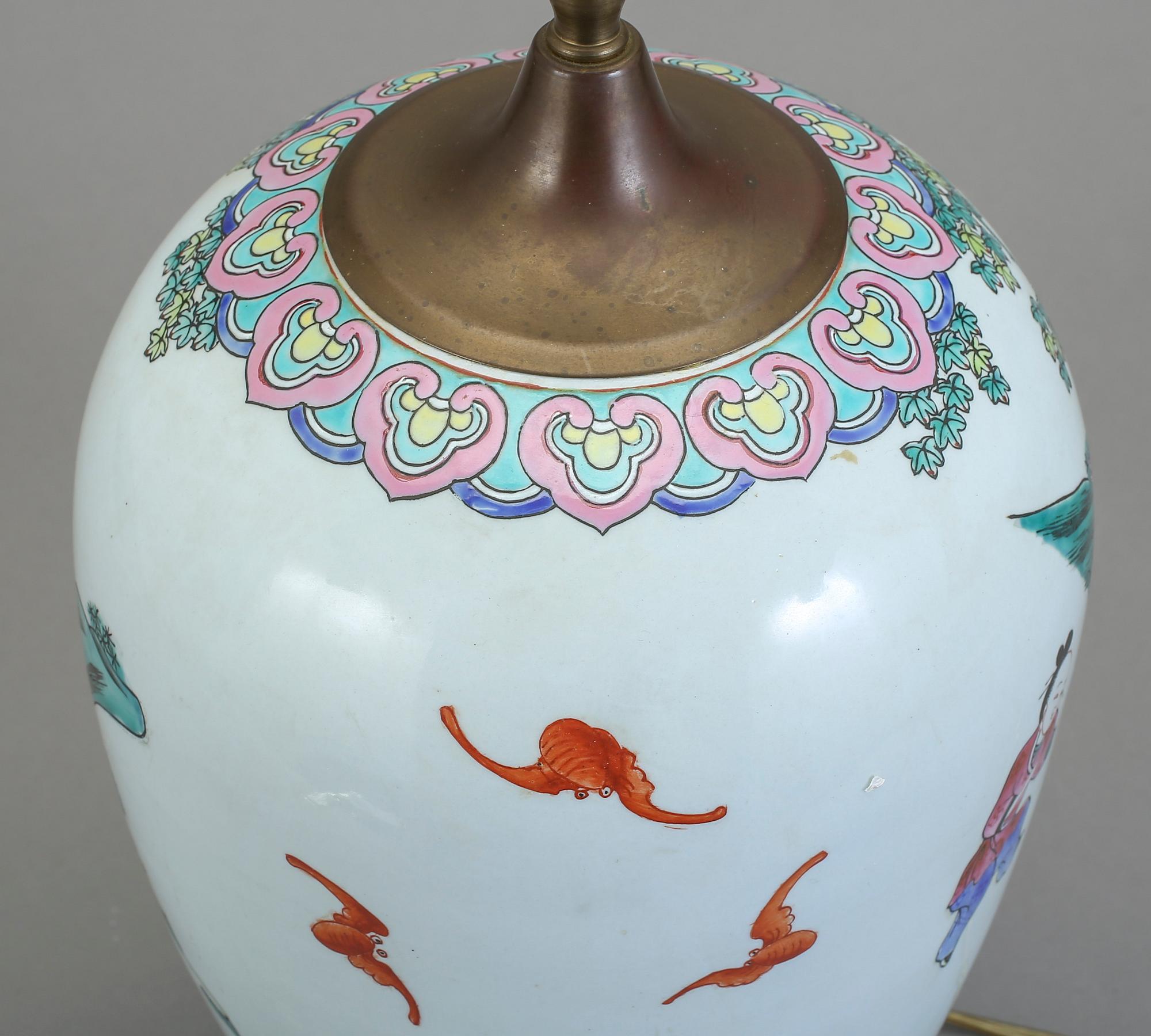 BORDSLAMPA, porslin, Kina, 1900-tal.
