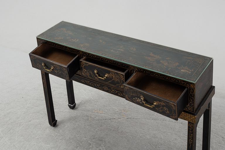 SIDEBOARD, lackerat trä. Kina, 1900-tal.