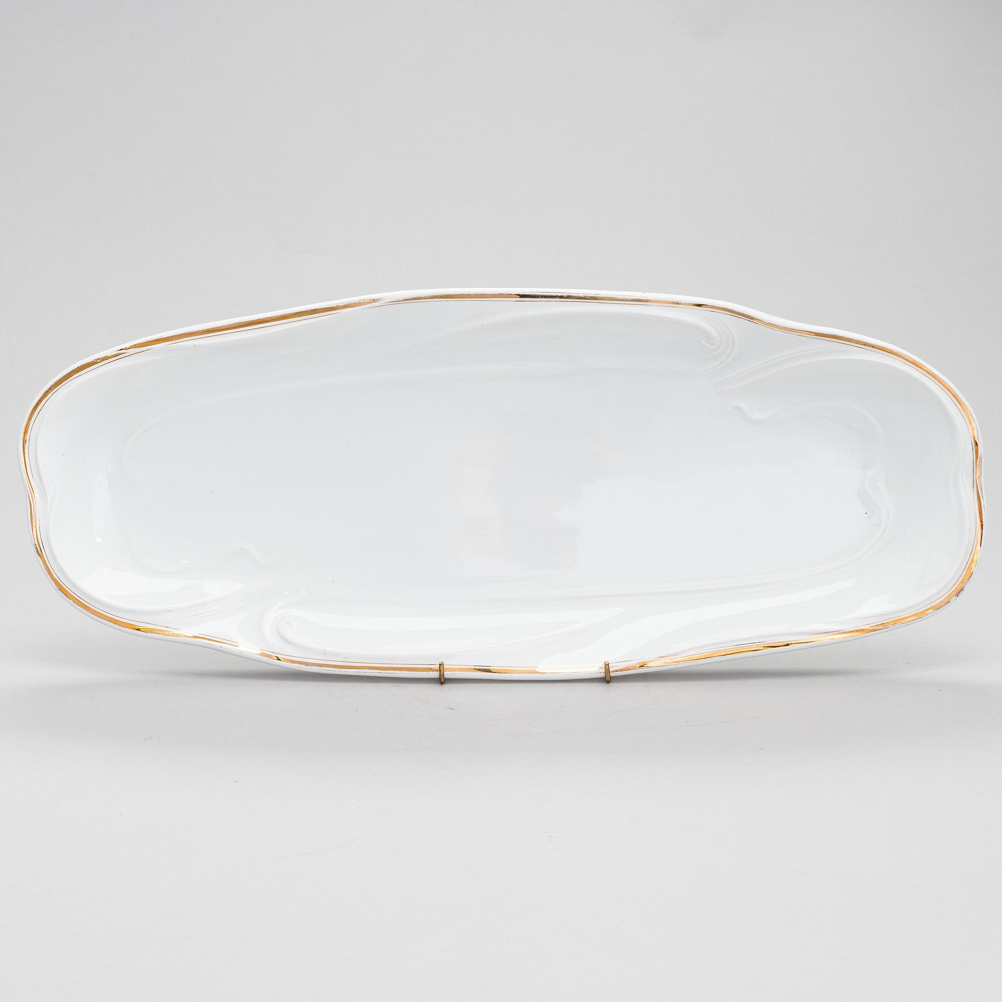 A Kuznetsov fish serving dish, Russia 1899-1917.