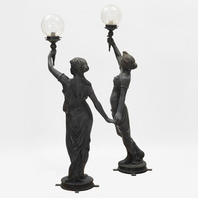 A pair of lamps, 20th Century.