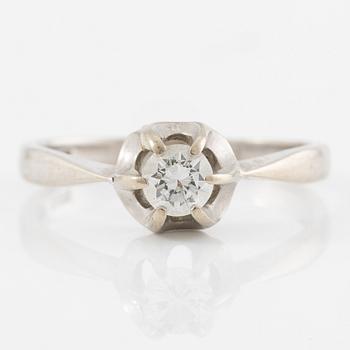 Ring in 18K white gold set with a brilliant-cut diamond.