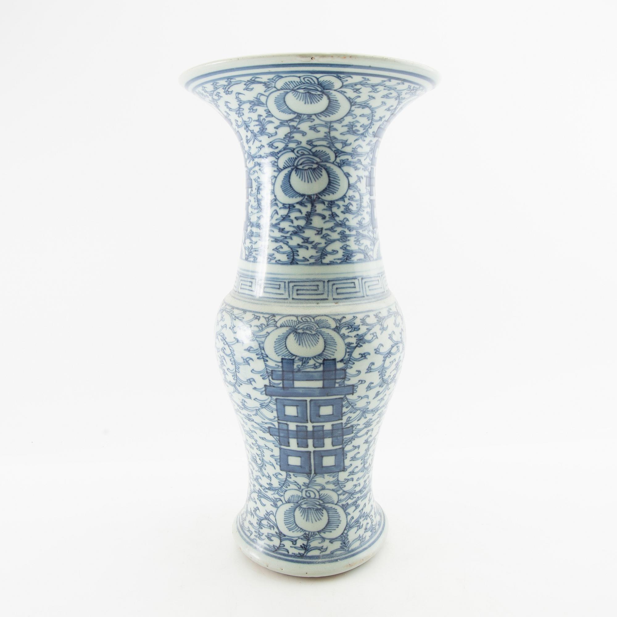 Vases 2 pcs China 20th century porcelain.