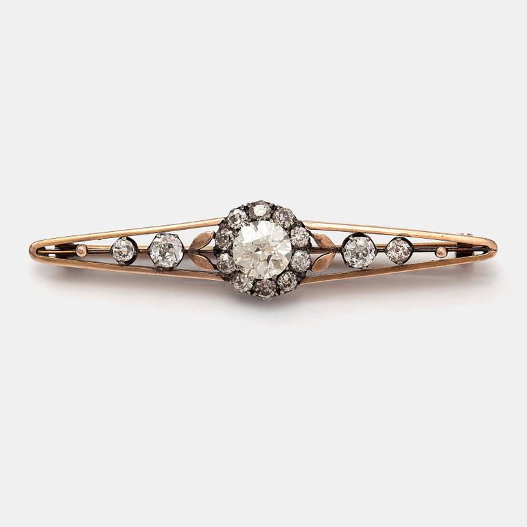 A 14K gold and silver brooch with old cut diamonds ca. 3.30 ct in total. Turn of the 20th century.