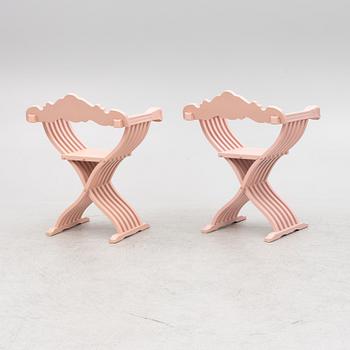 Armchairs, a pair, so-called "Dante chairs", Renaissance Style, second half of the 20th Century.