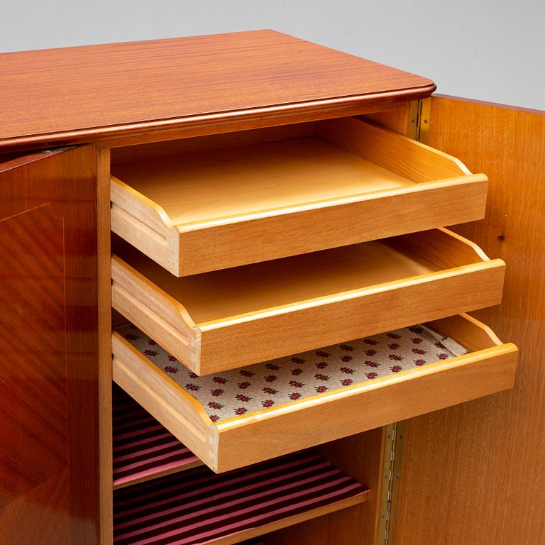 A 1950s cupboard / sideboard.