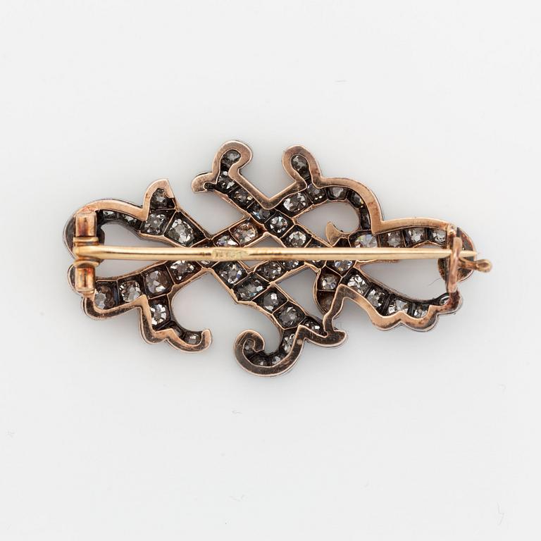 A gold and silver brooch set with old- and rose-cut diamonds.