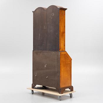 Writing cabinet with glass cabinet top, late Baroque style, 20th century.