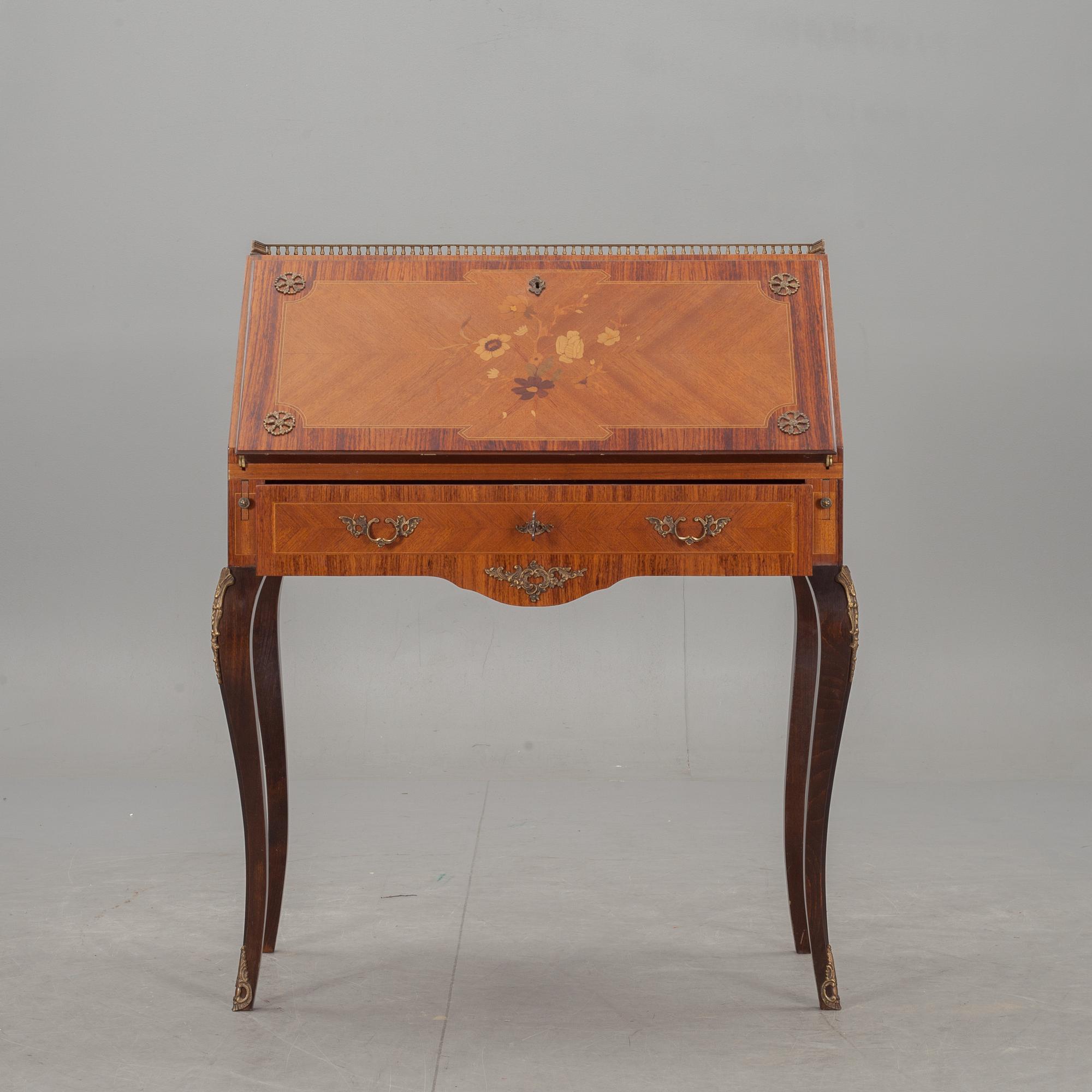 SEKRETÄR, rokokostil, 1900-talets mitt.