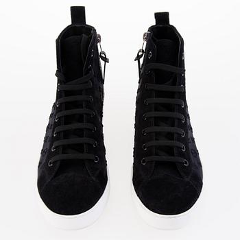 LOUIS VUITTON High Top Lace Up Sneakers in size 39.