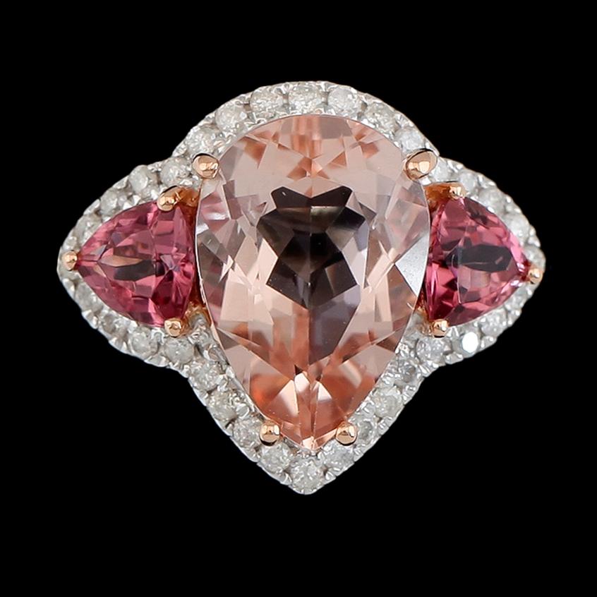 RING, 18K vitguld, diamanter tot ca 0.32 ct, 2 turmaliner tot ca 0.85 ct, rosa morganit ca 3.70 ct.
