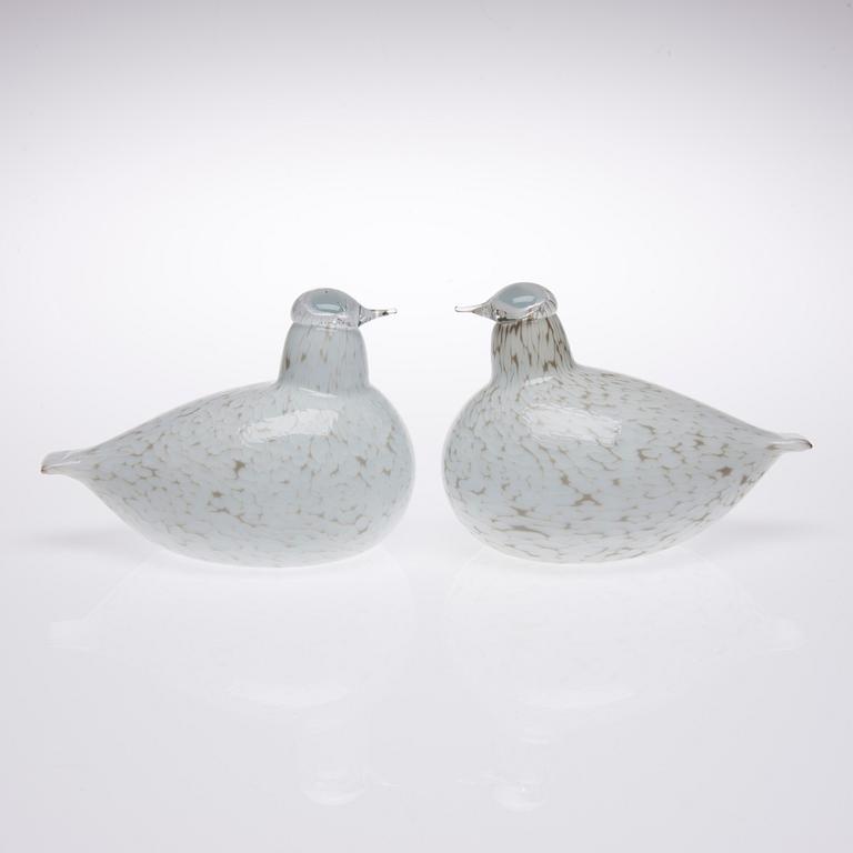 FIGURIINEJA, 2 kpl, lasia, signeerattu O. Toikka, Nuutajärvi, Finland.