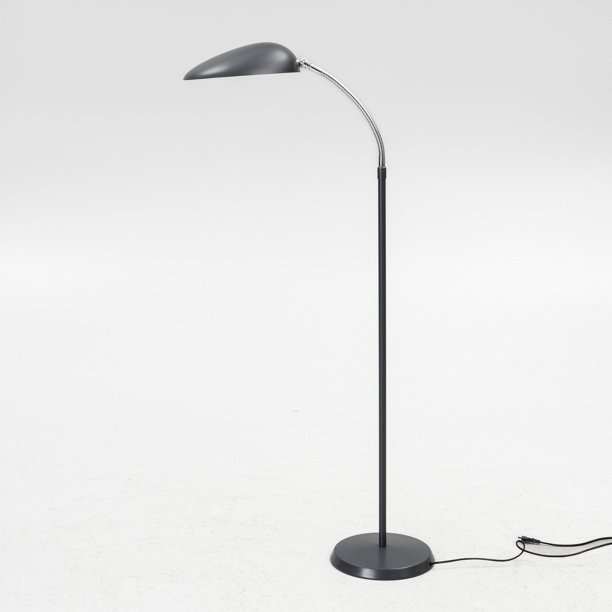 Greta Magnusson Grossman, golvlampa "Cobra" Gubi, samtida.