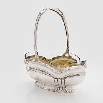 A silver fruit bowl with glass liner, Helsinki 1927.