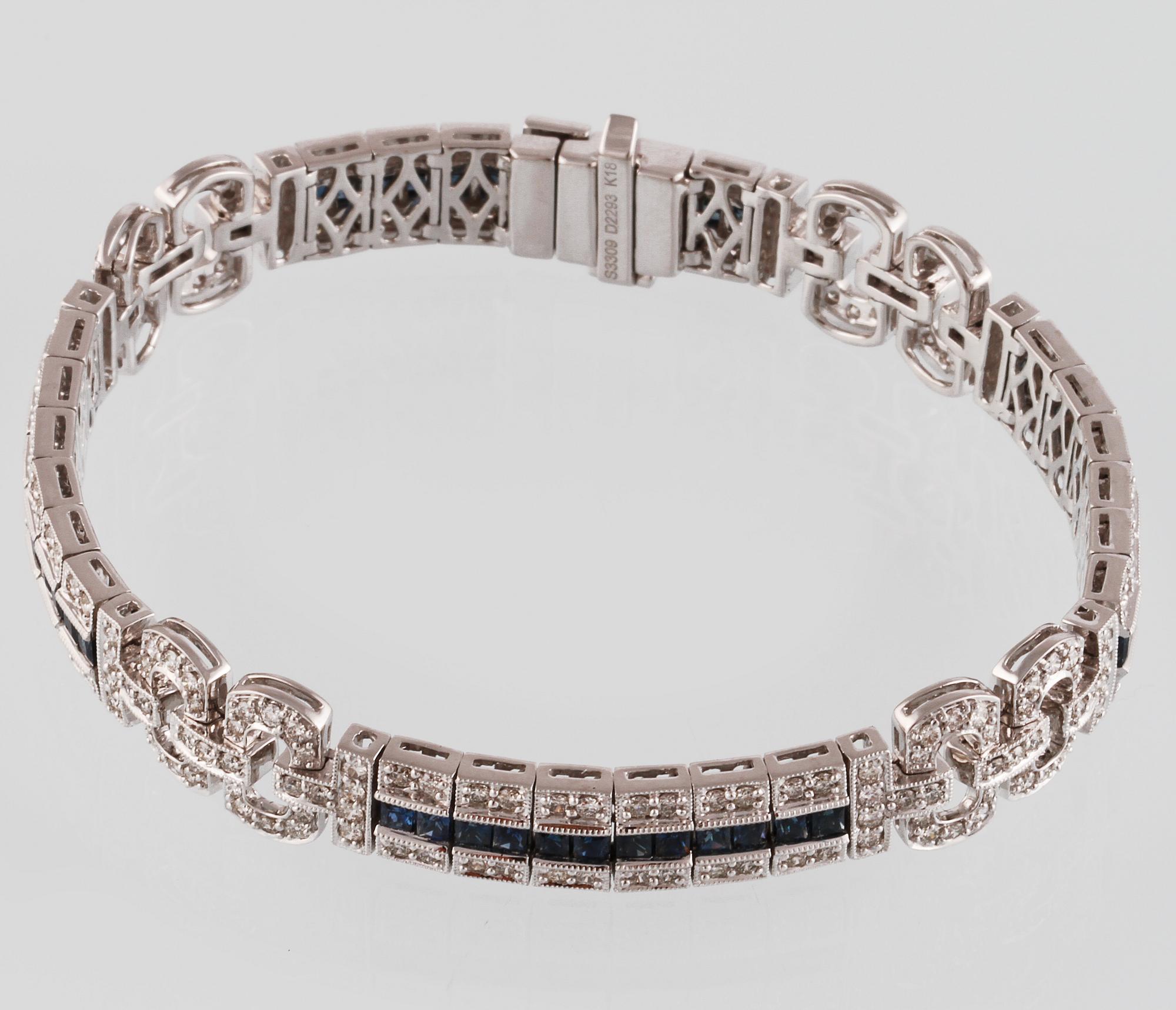 ARMBAND, 18K vitguld med 238 briljantslipade diamanter 2.29 ct och 49 fasettslipade blå safirer 3.31 ct. Vikt 30, 7 g.