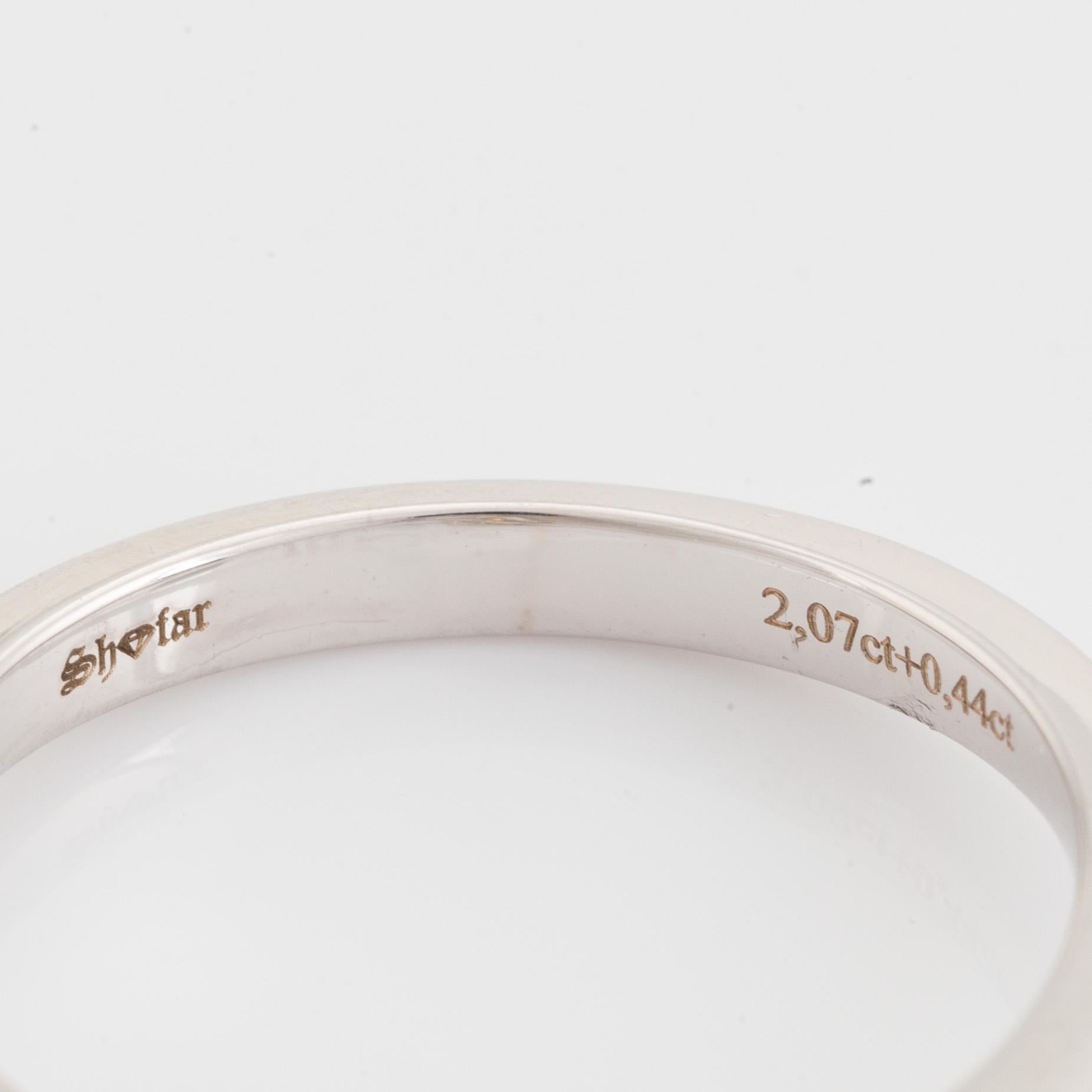 Ring, med  briljantslipad diamant 2,07 ct, medföljande IGI report.