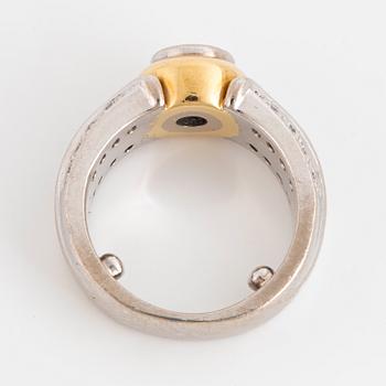 Brilliant-cut diamond ring.