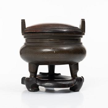 A tripod, Japan, early 20th century.
