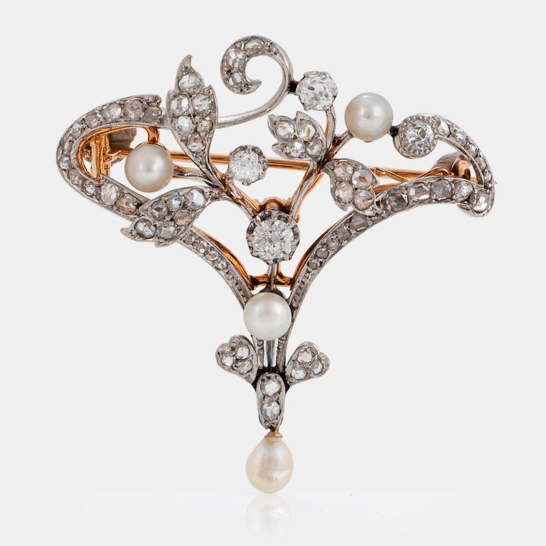 An 18K gold and platinum brooch set with old- and rose-cut diamonds.
