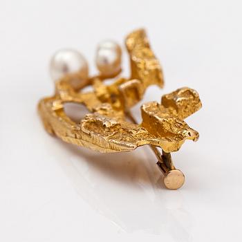 Björn Weckström, A 14K gold and cultured pearls brooch "Bow of Argo". Lapponia 1970.