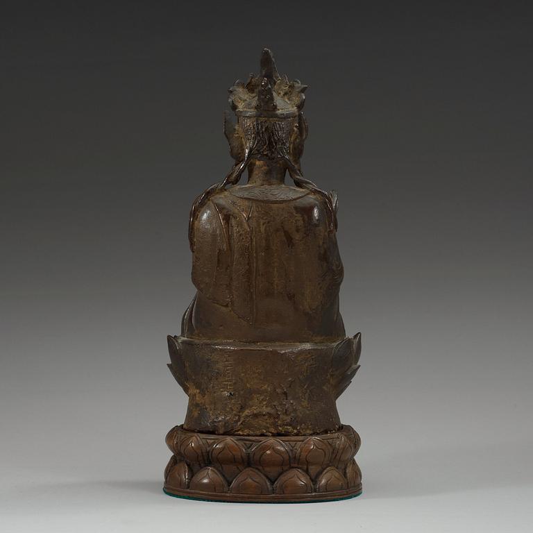 A bronze figure of Guanyin, Ming dynasty with archaistic characters to back.
